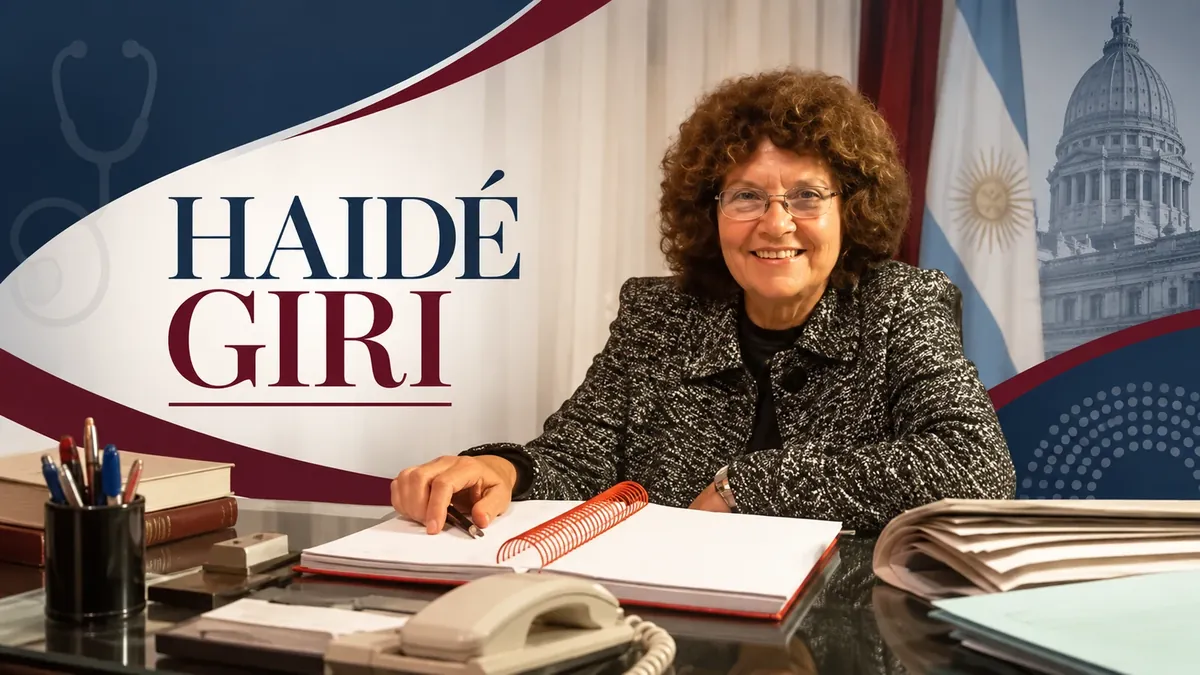 Haidé Giri sentada ante un escritorio, con su nombre y referencias a la medicina y al Congreso